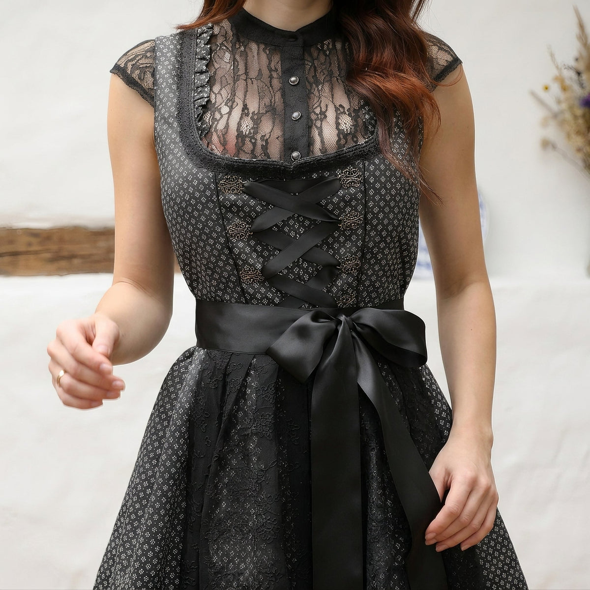 Yasmine - Edles kurzes Kleid für das Oktoberfest