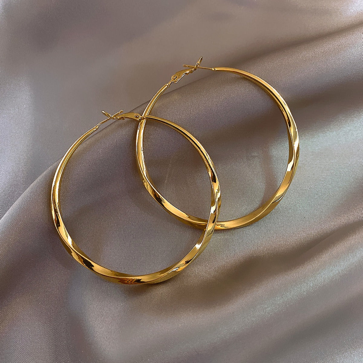 Enola – nostalgische Ohrringe in Roségold