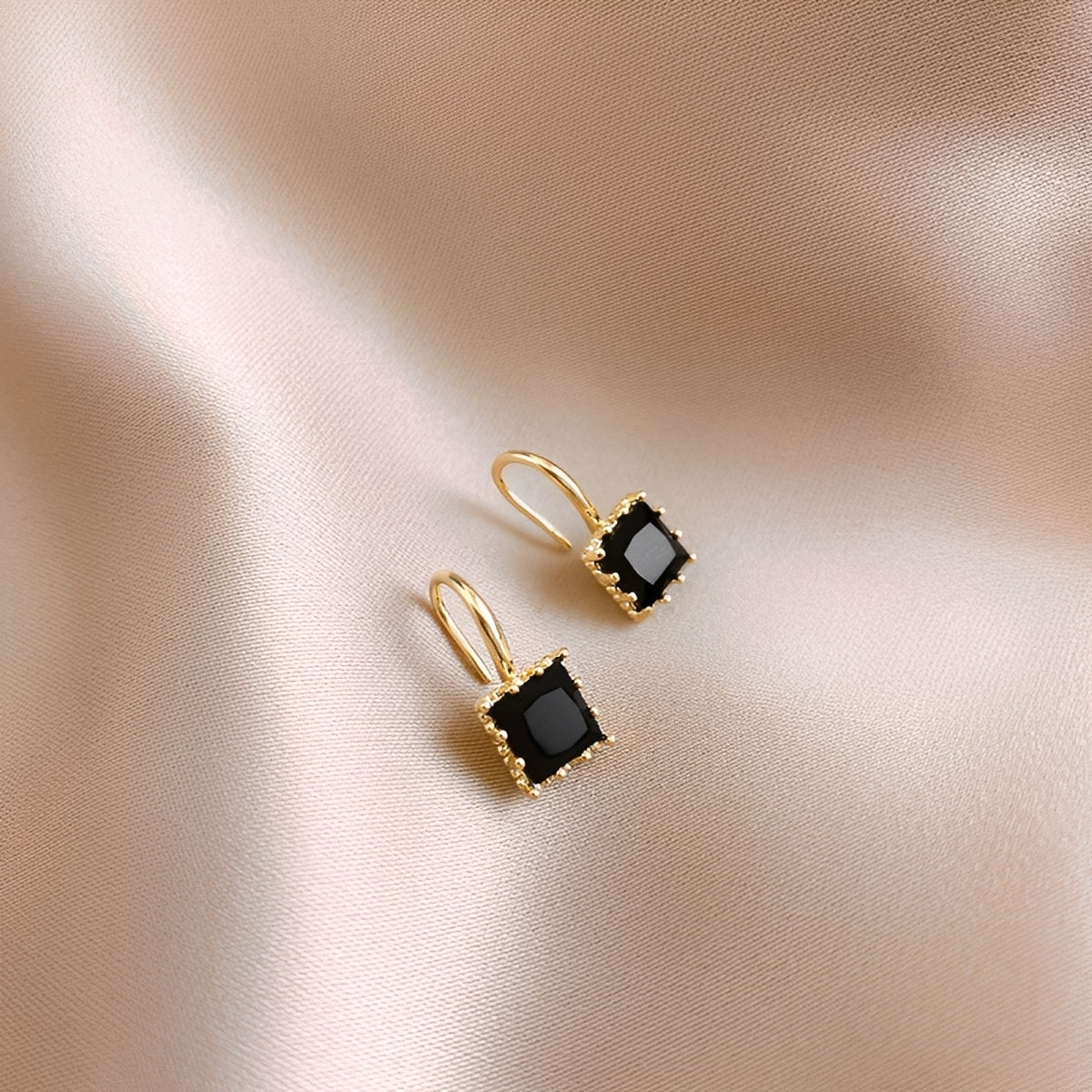 Cameron – Ohrringe in Gold und Zirkonia