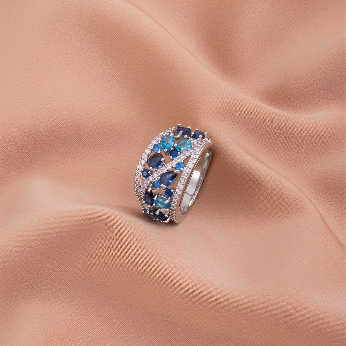 Julie – Vintage-Ring mit blauer Zirkonia und goldenen Akzenten