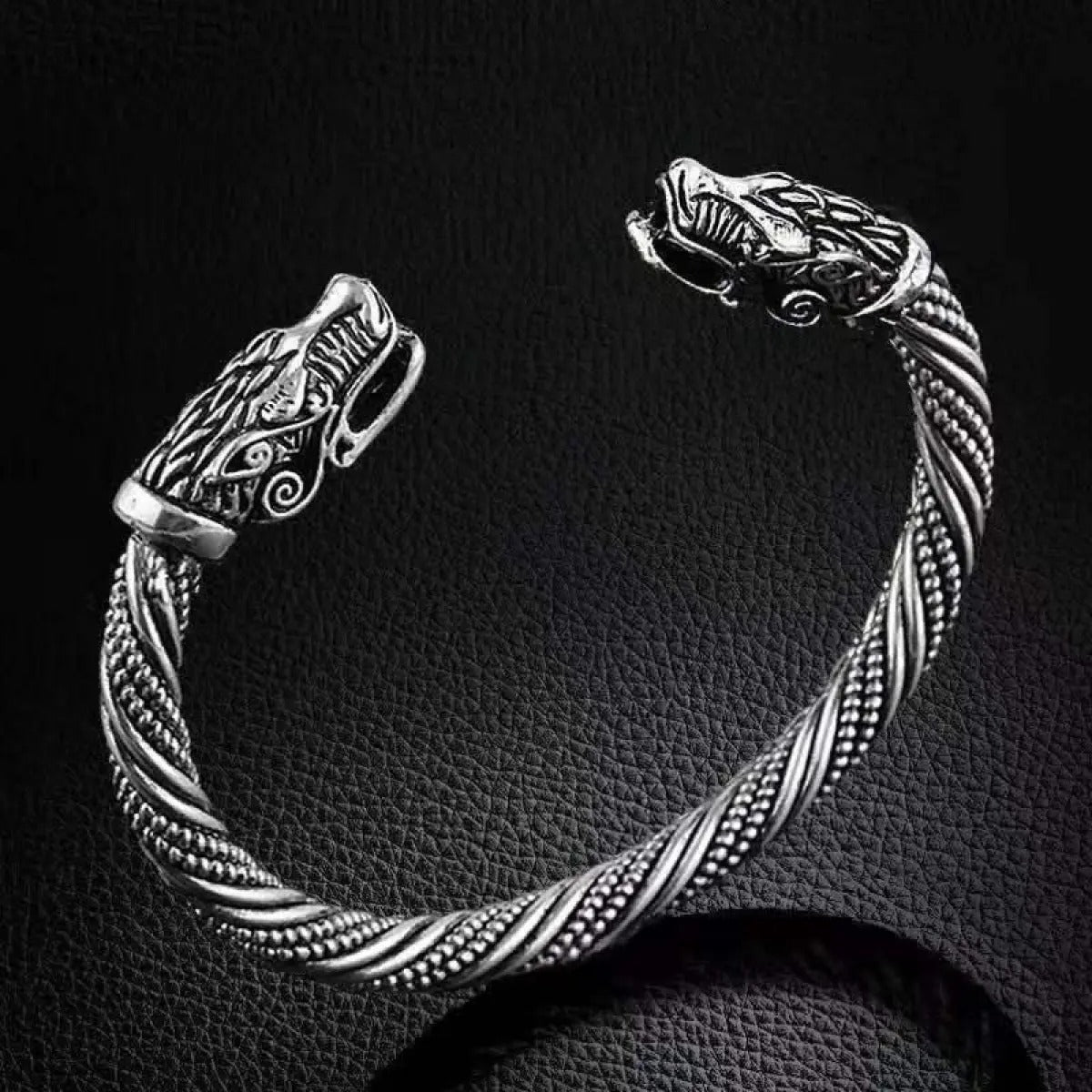 Ragnar – Wikingerarmband im antiken Silberstil für Männer
