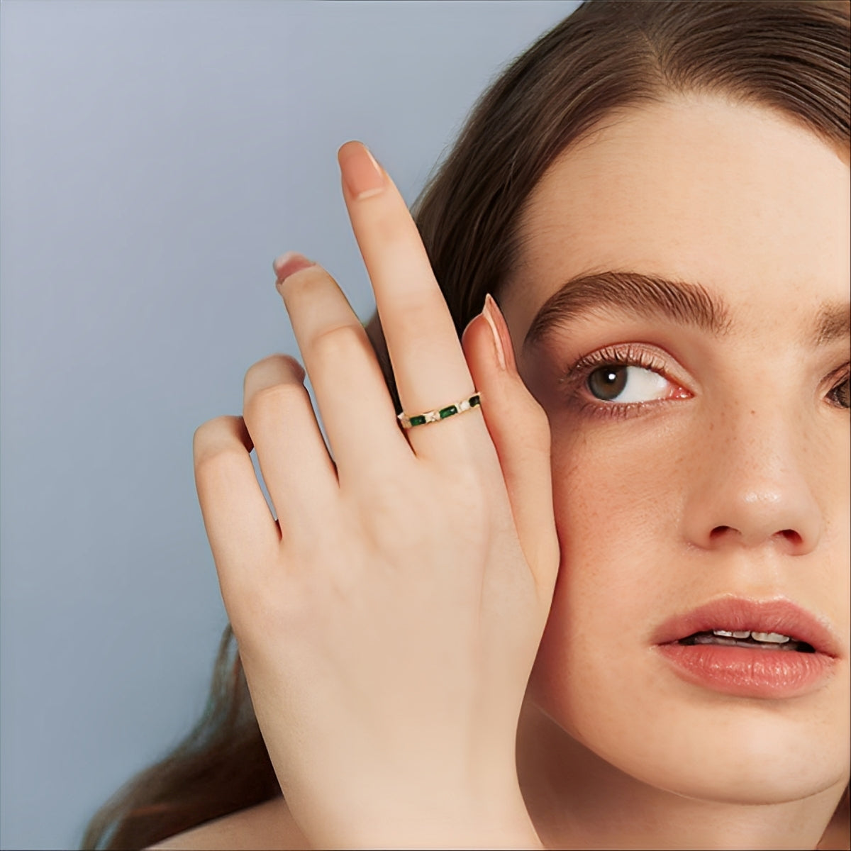 Sana – Vintage-goldener Ring mit grünem Zirkonia