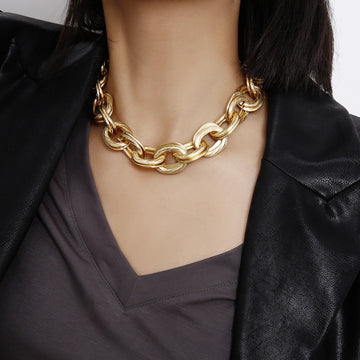 Alessia – Halskette mit breiten goldenen Gliedern
