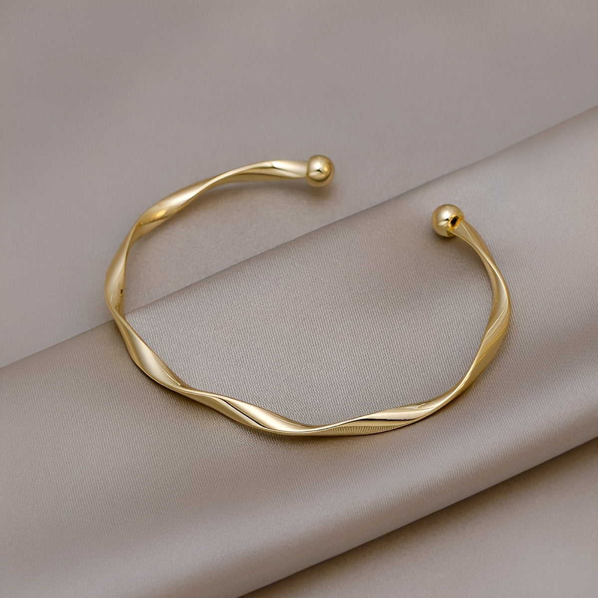 Lara – Stilvolles Armband in Gold