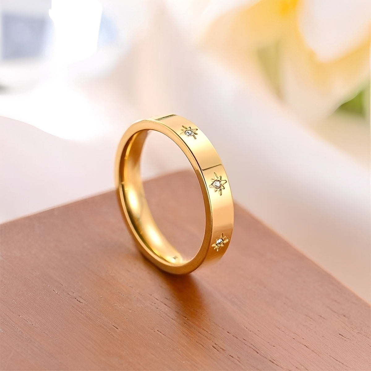 Nova – Goldring mit strahlenden Sternen