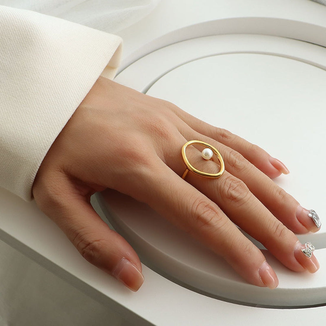 Rana – Goldring mit ovaler Perle