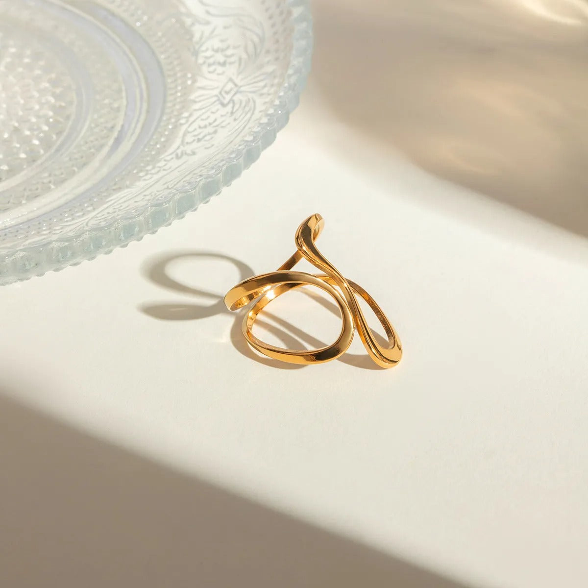 Dori – Offener unregelmäßiger goldfarbener Spiralring