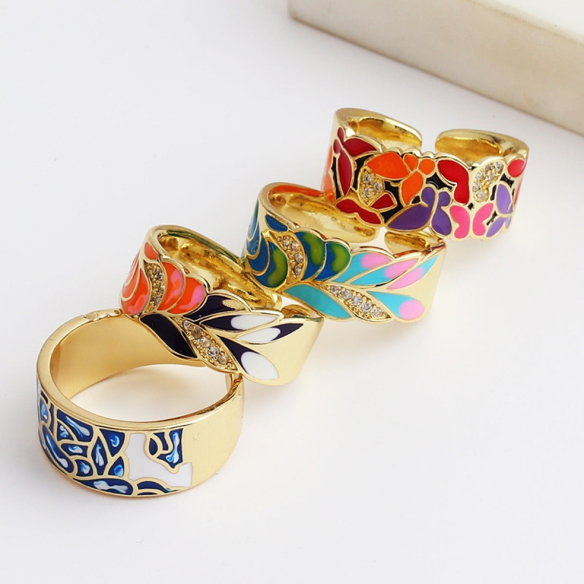 Kamille – Großer Camille-Ring mit blauem Blattdesign