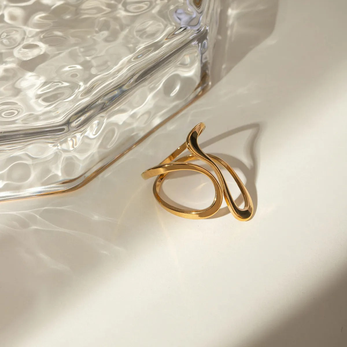 Dori – Offener unregelmäßiger goldfarbener Spiralring