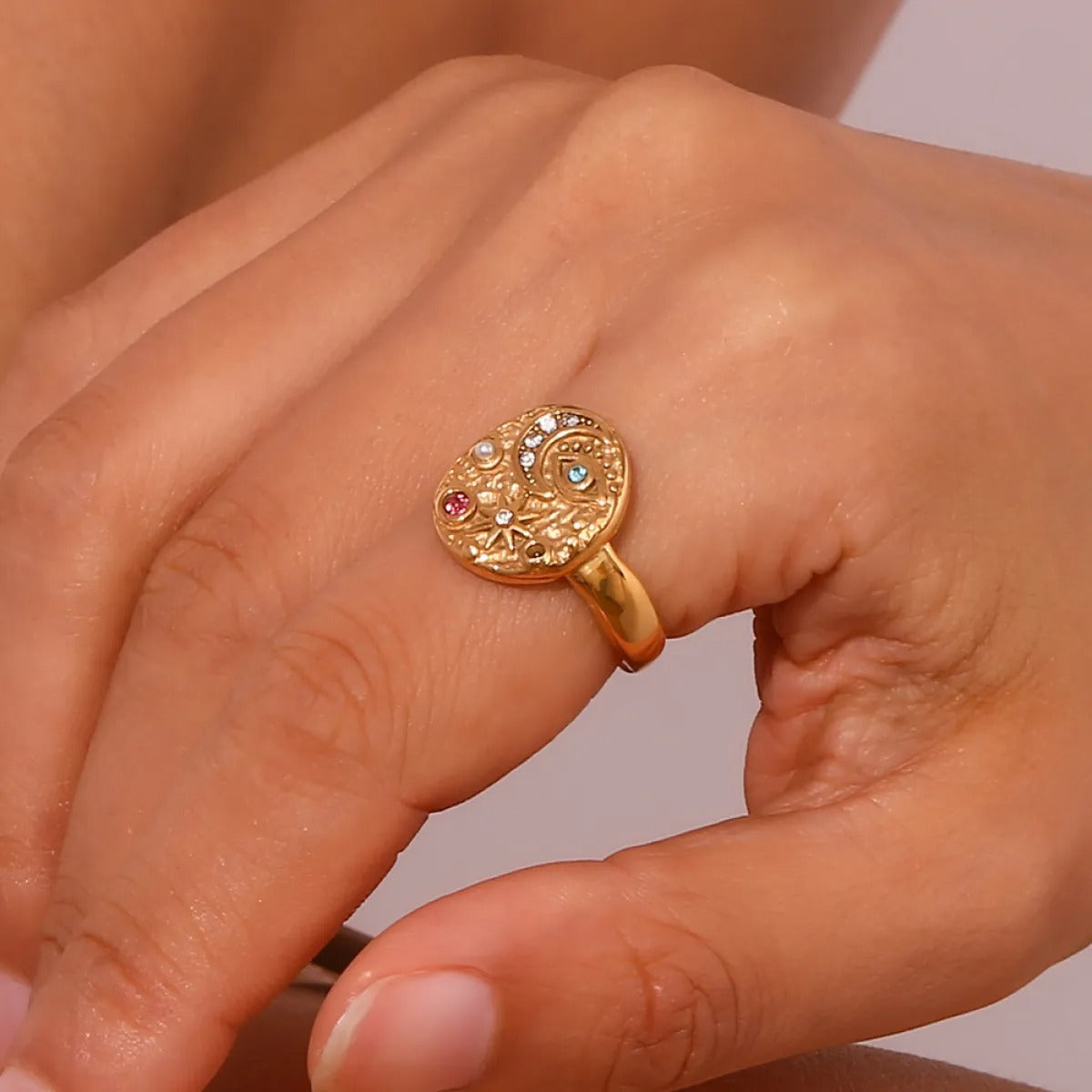 Solenya – Kristallring in Gold mit Sonnen-Mond-Design