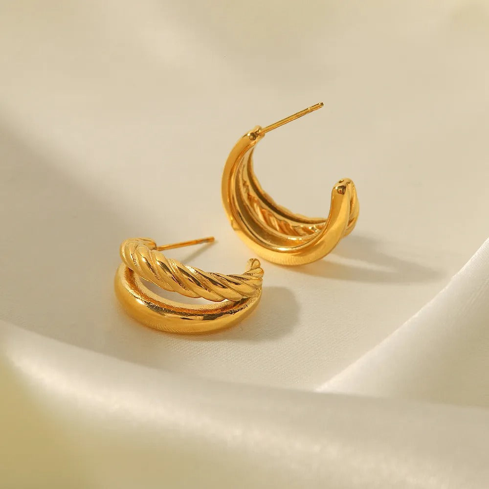 Ayesh – Stilvolle goldfarbene Ohrringe