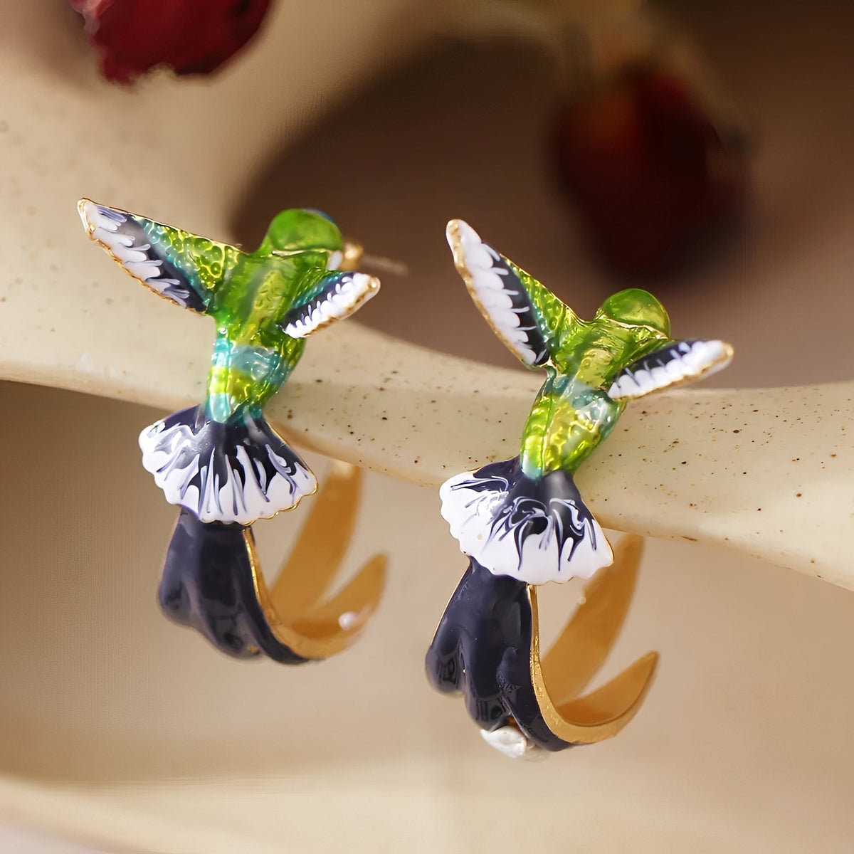 Wendy – Vintage Emaille Kolibri Ohrringe