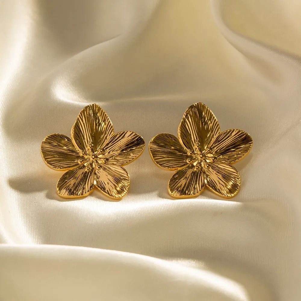 Rianne – Blumenohrringe in Gold
