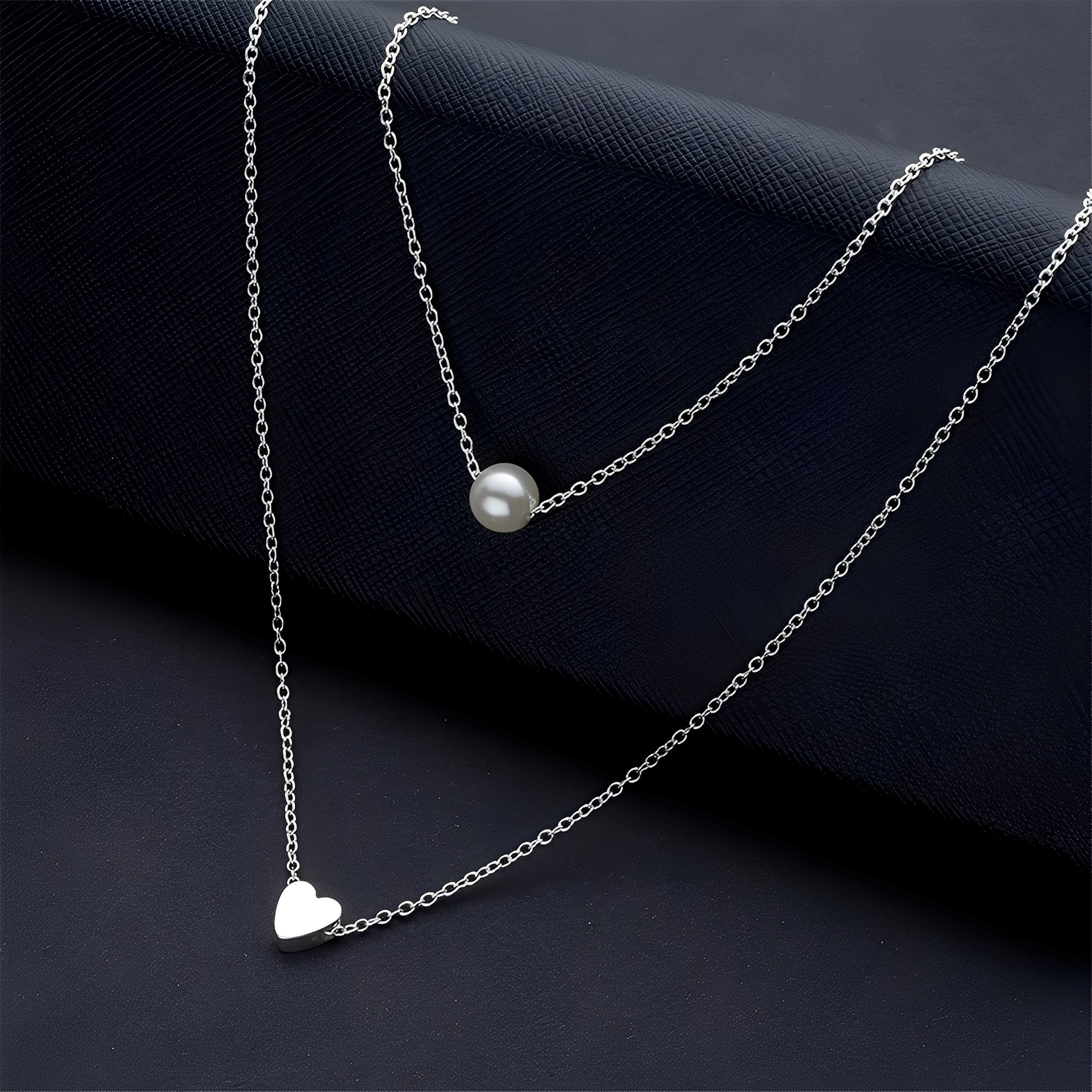 Julia – Elegante Halskette mit Perlen und Herzen