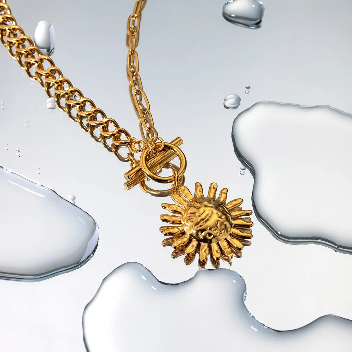 Milly – Auffällige Halskette mit goldener Sonnenblume