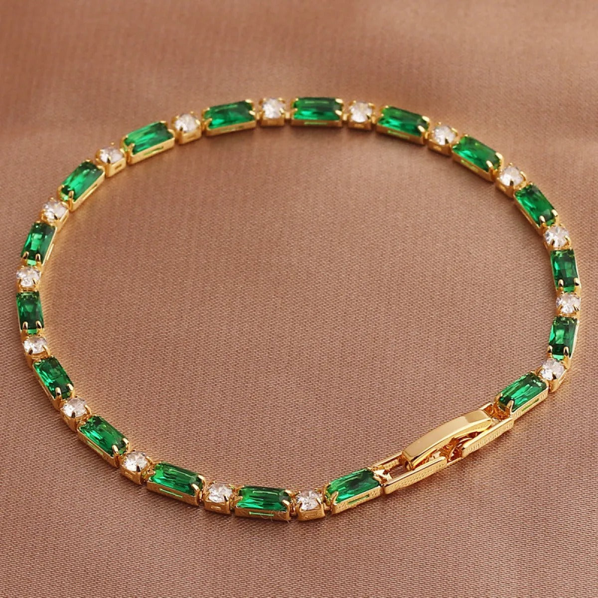 Miralyn – Elegantes Goldenes Armband