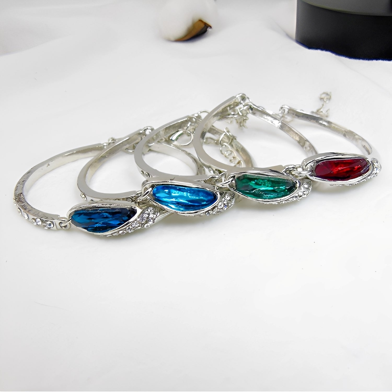Miku – Stilvolles Armband mit Saphiren