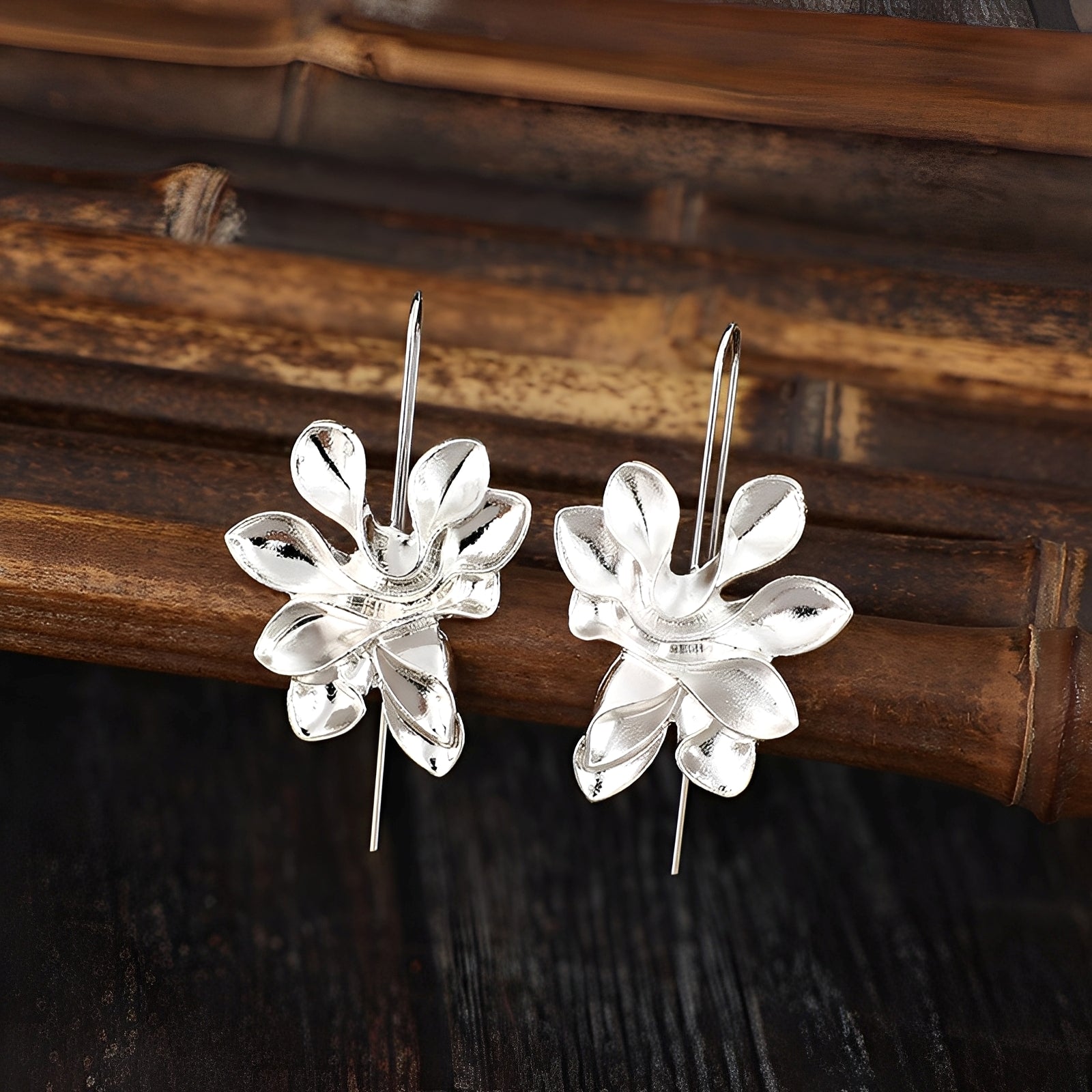 Chary – Vintage Ohrringe mit Blumen in Silber