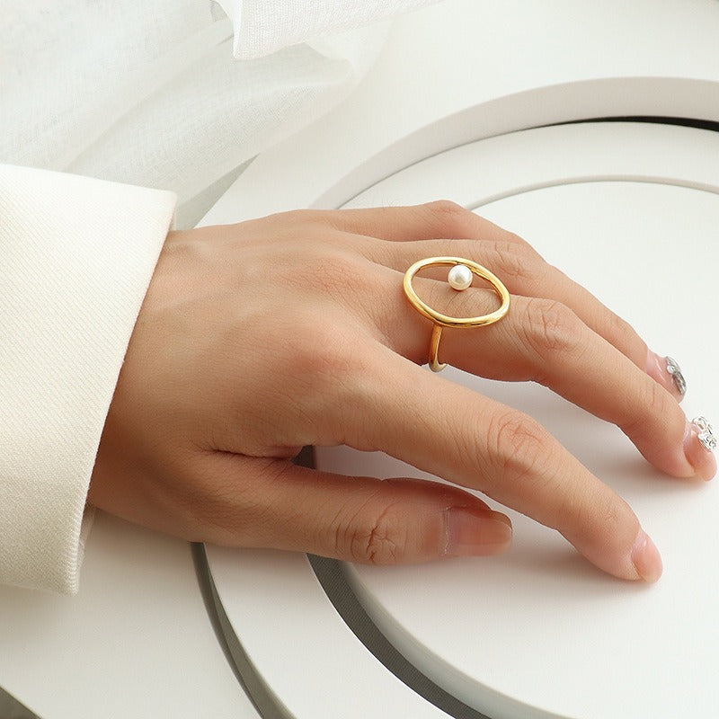 Rana – Goldring mit ovaler Perle