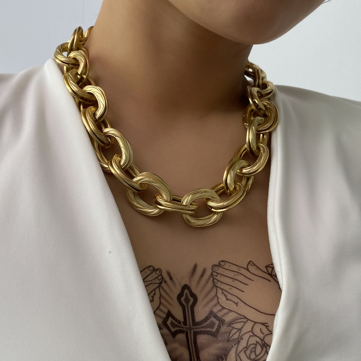 Alessia – Halskette mit breiten goldenen Gliedern