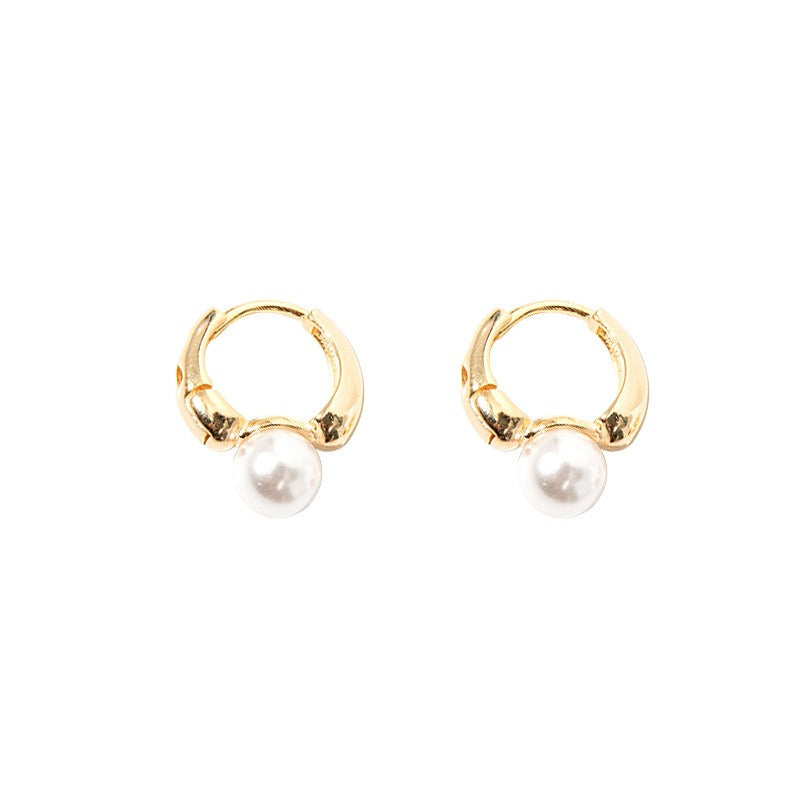 Maelle – Goldene Ohrringe mit einer besonderen Perle