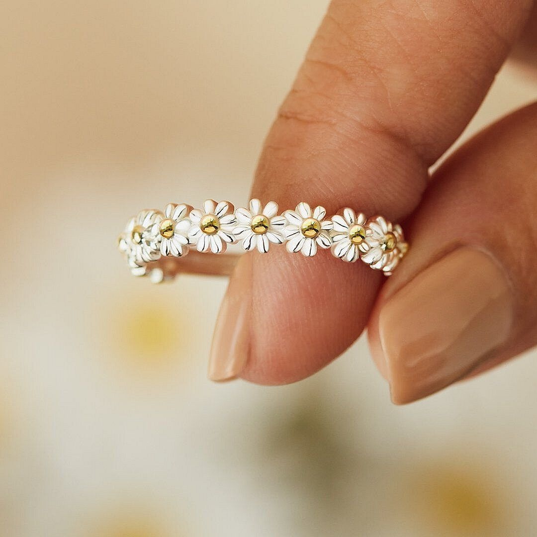 Dahliana – Ring mit Margerite aus verstellbarem Silber und handbemaltem Emaille