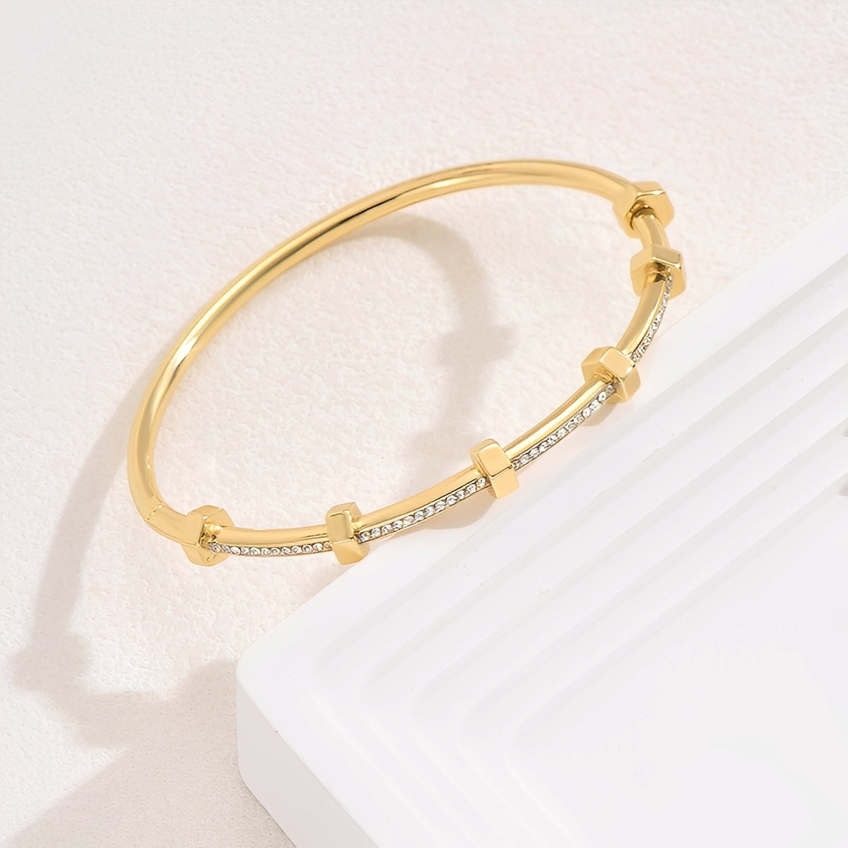 Amy – strahlendes goldenes Armband