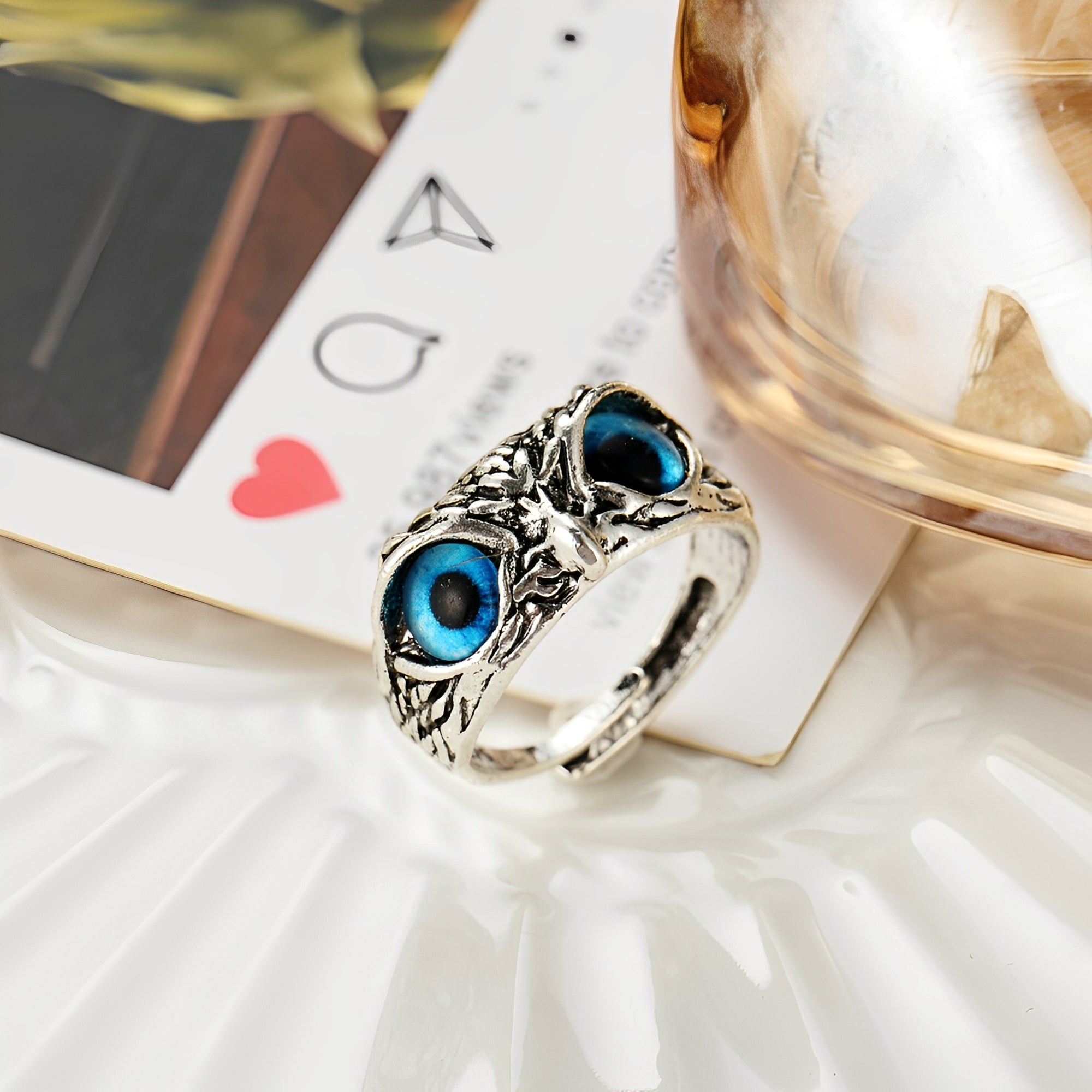 Niva – Anpassbarer Amulett-Ring aus Silber und Opal
