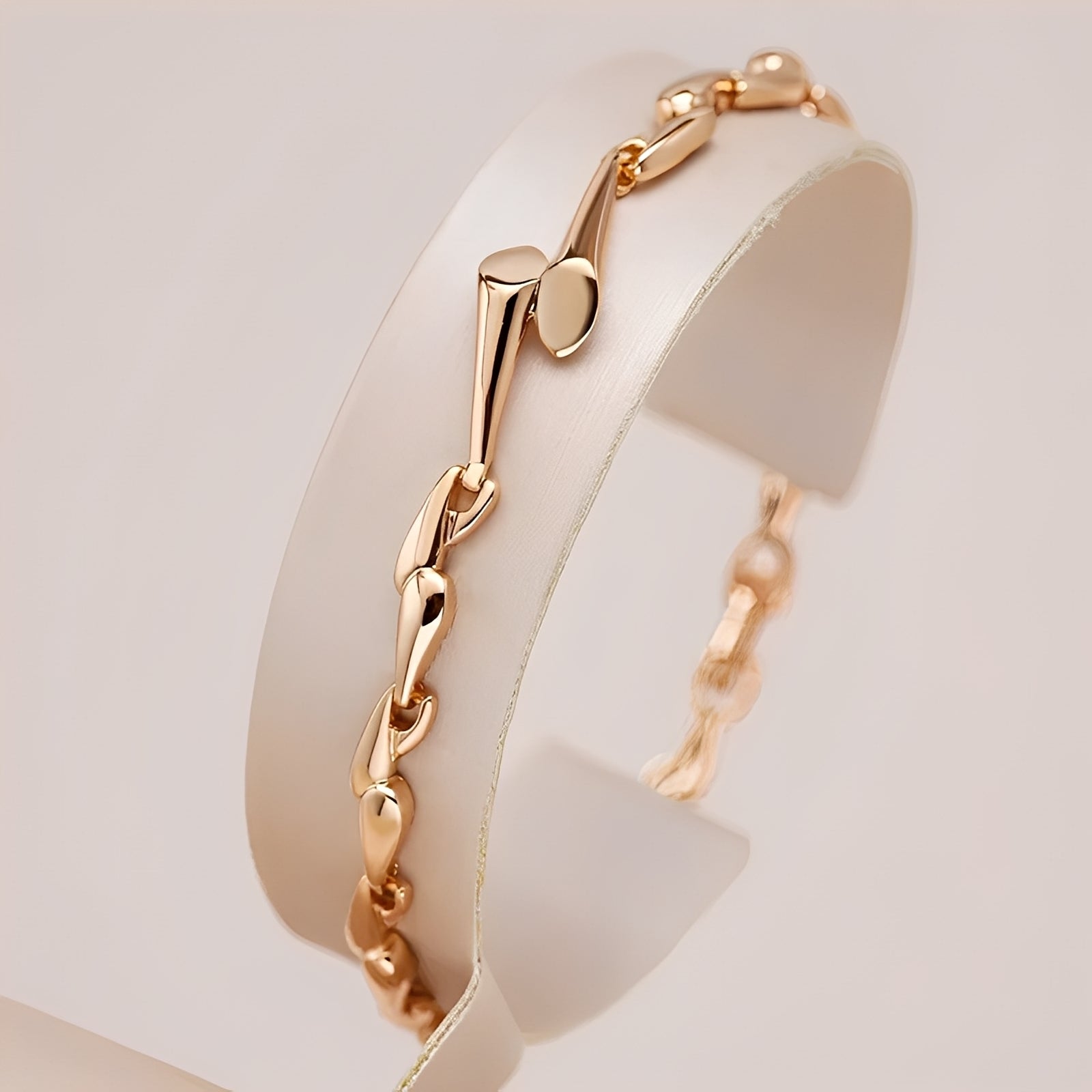 Lina – Stilvolles Armband in Gold