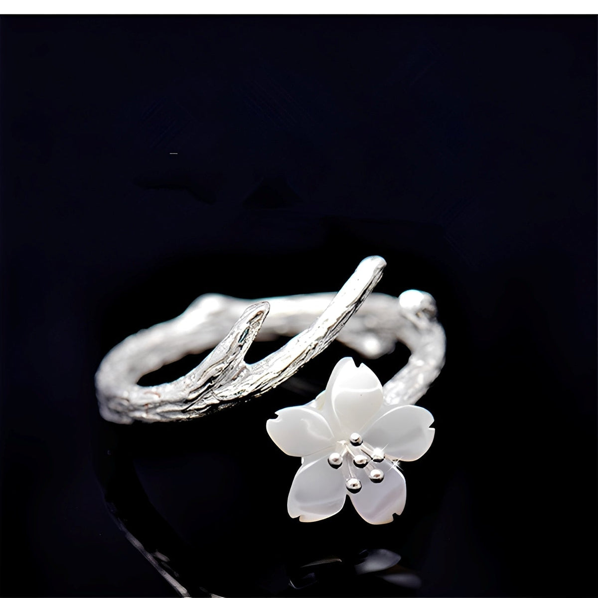 Lilou – Anpassbarer Vintage-Ring mit heller Blume