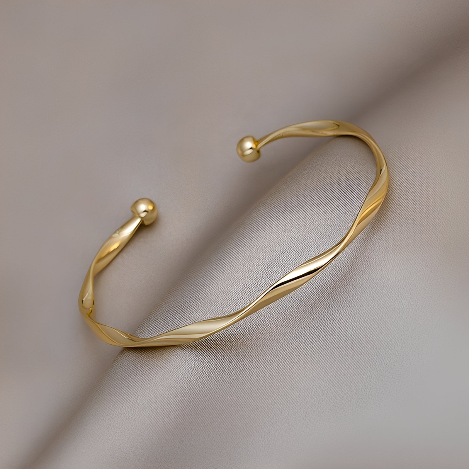 Lara – Stilvolles Armband in Gold