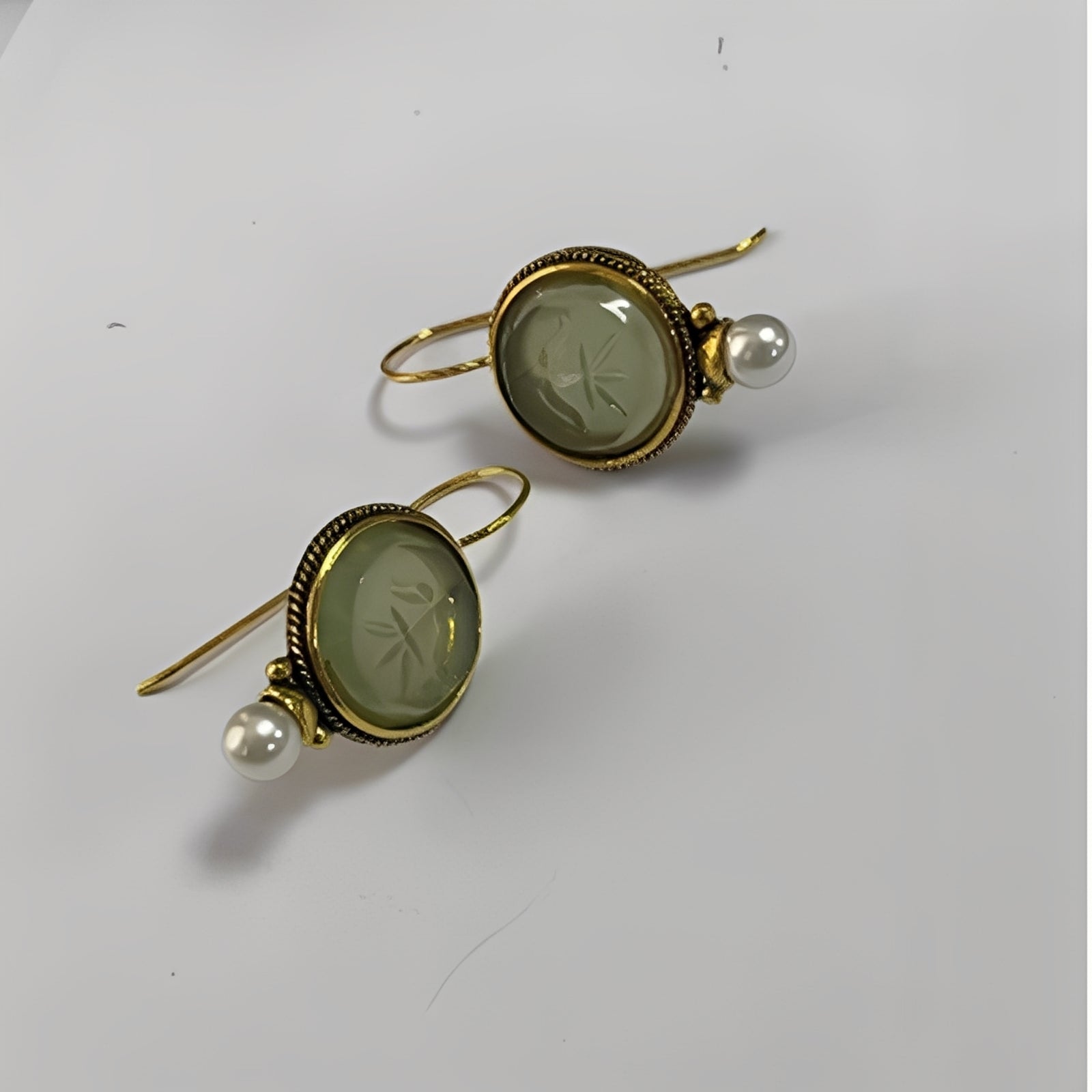 Nolwenn – Vintage-Ohrringe mit Perlen und Smaragd