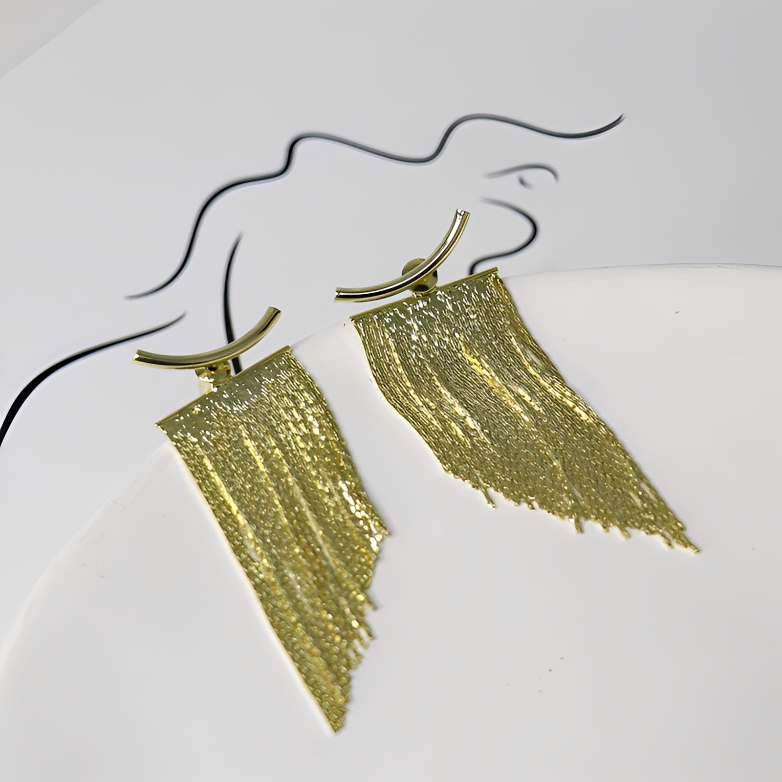 Claire – Vintage Ohrringe in Gold mit Vorhang