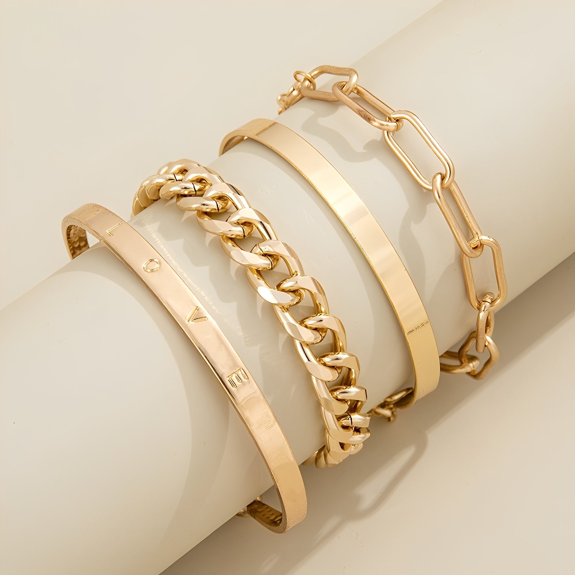 Elari – Set mit 4 stilvollen Armbändern für das Handgelenk