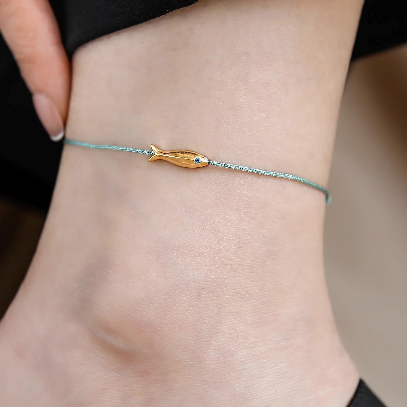 Solara – Elegantes Glitzer-Fußarmband