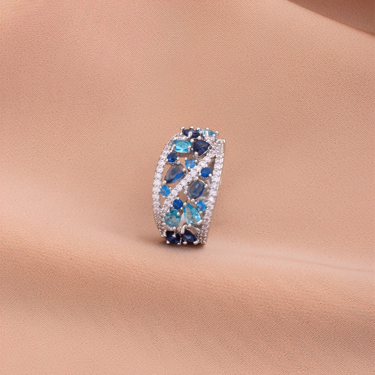 Julie – Vintage-Ring mit blauer Zirkonia und goldenen Akzenten