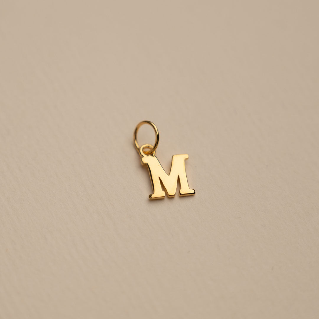 Sabrina - Buchstabenanhänger in Gold