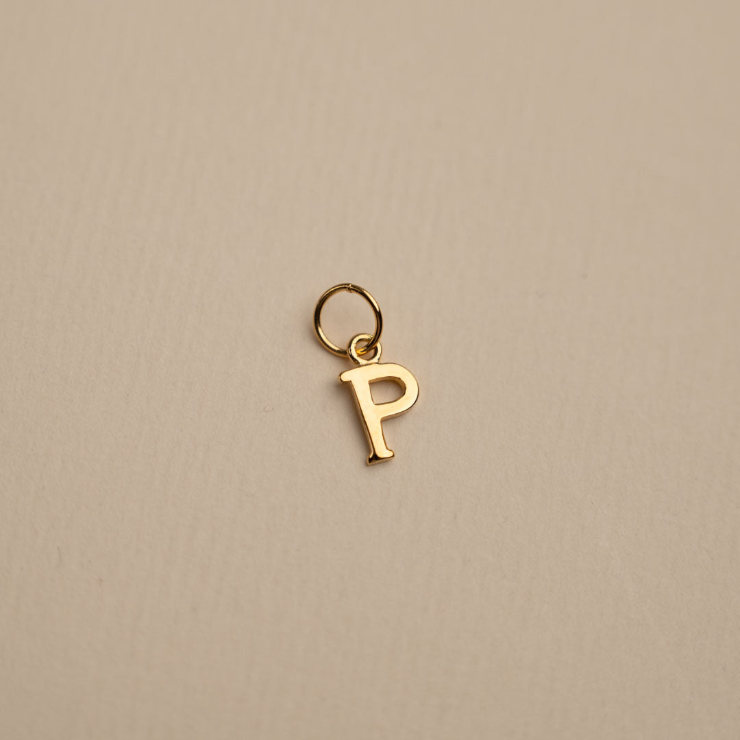 Sabrina - Buchstabenanhänger in Gold