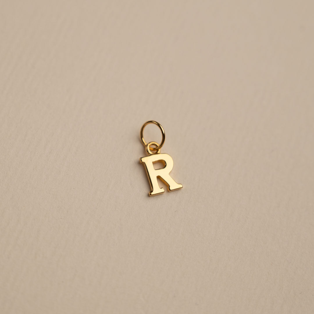 Sabrina - Buchstabenanhänger in Gold