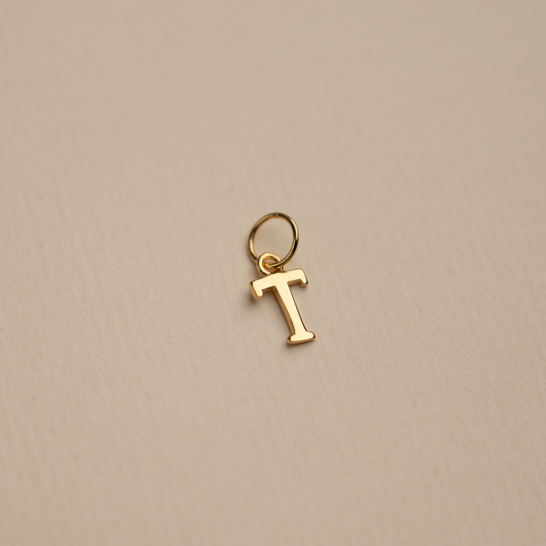 Sabrina - Buchstabenanhänger in Gold