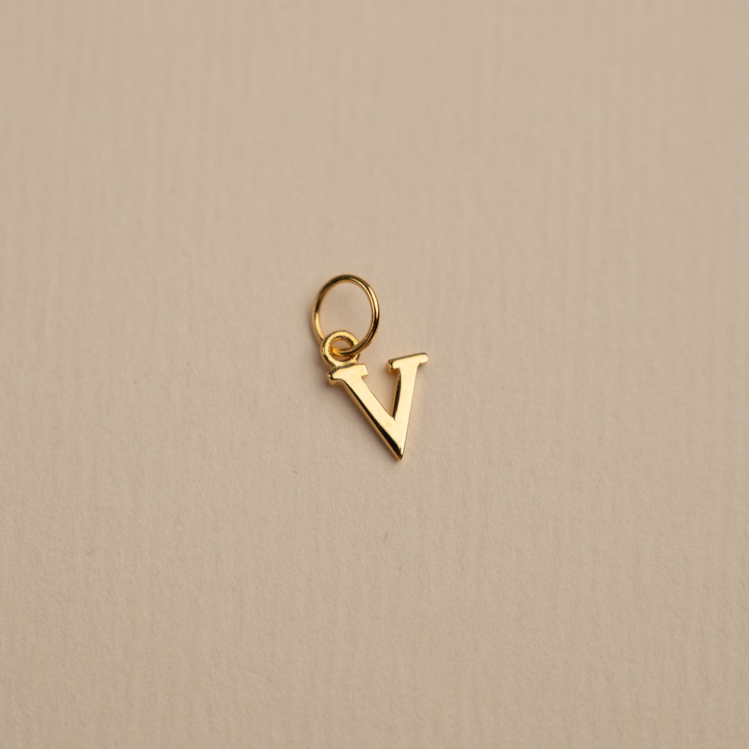 Sabrina - Buchstabenanhänger in Gold