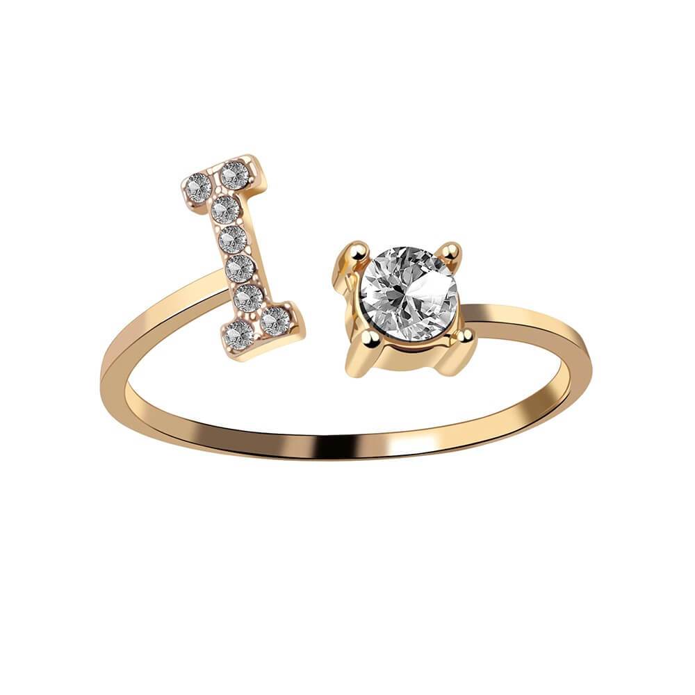 Nyla – Ring mit Buchstaben und Zirkonia