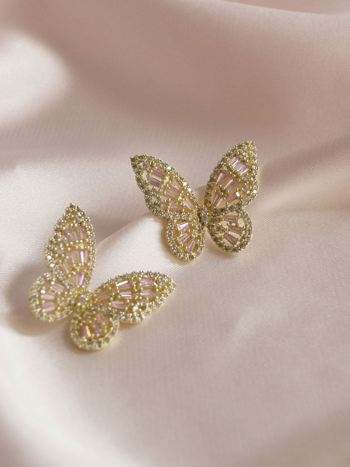 Niamh - Ohrringe mit Schmetterling