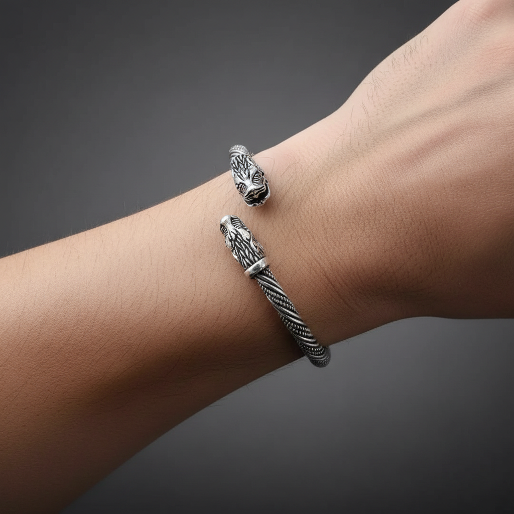 Ragnar – Wikingerarmband im antiken Silberstil für Männer