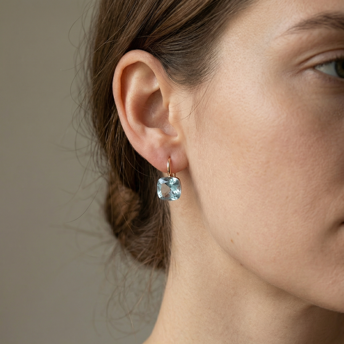 Manon – Vintage Ohrschmuck mit blauen Zirkonia