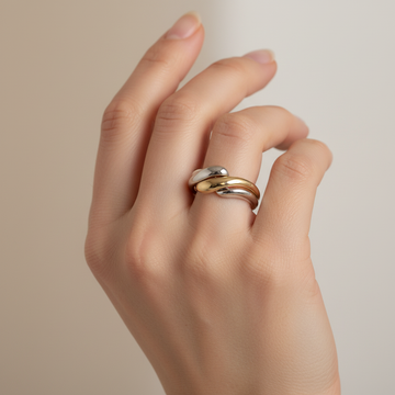 Elaine – S925 Silberring mit asymmetrischer Wasserwelle