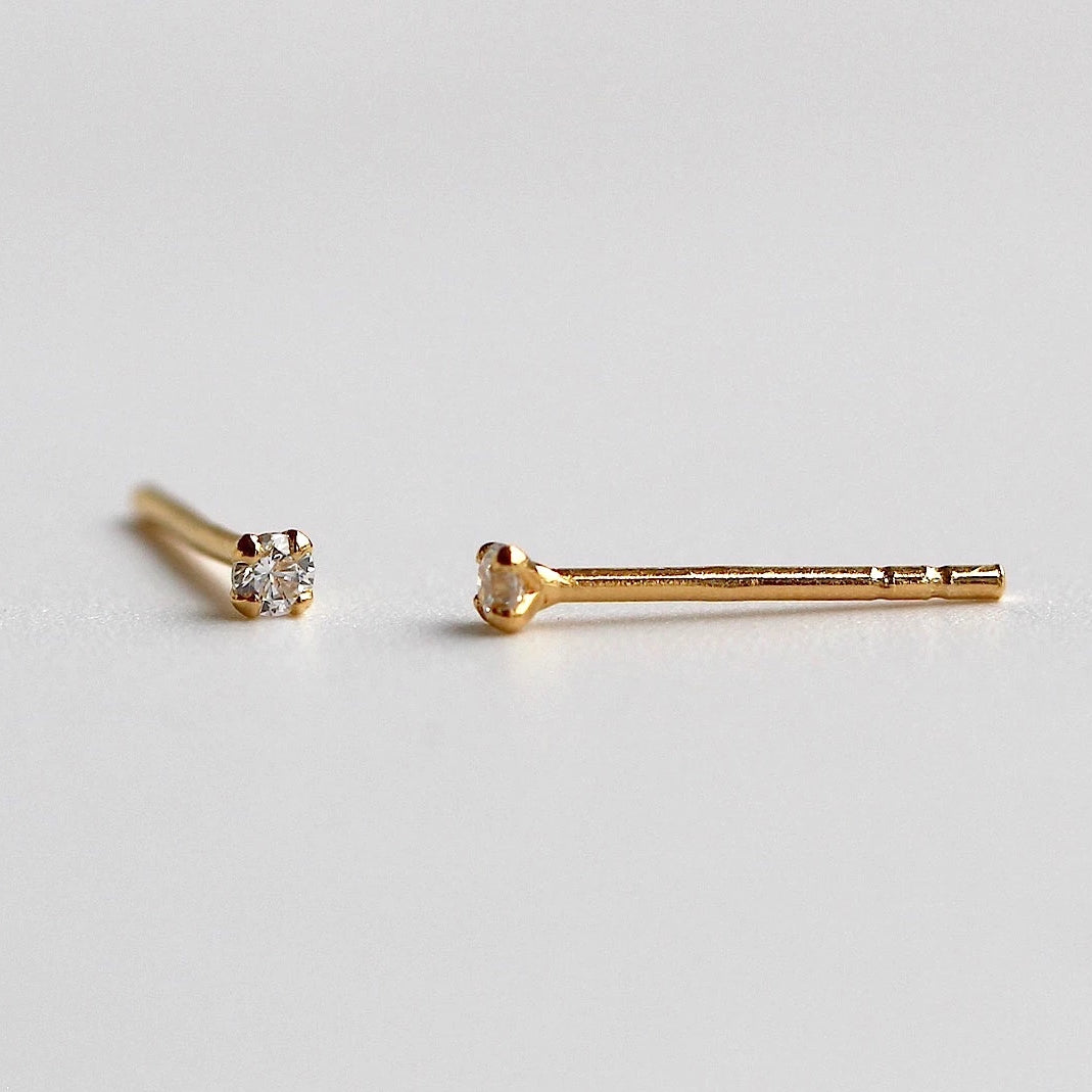 Sloane - Kleine Ohrringe mit 2mm Glanz