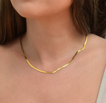 Lucienne - Stilvolle goldene Schlangen-Halskette