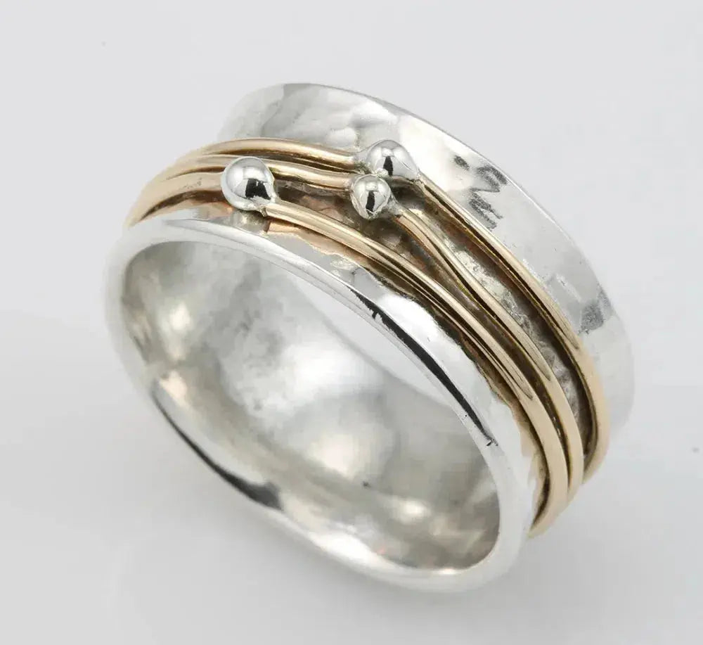 Glänzende Gnade – Vintage Ring aus Gold und Silber mit schimmernder Oberfläche