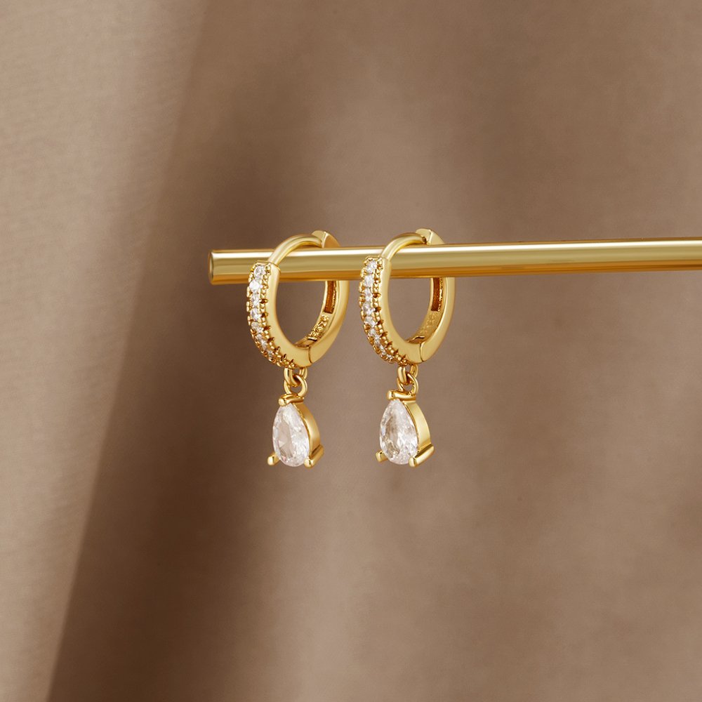 Goldene Ohrringe mit CZ aus hellem Elfenbein